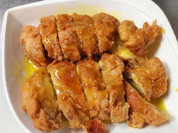 East Lake Chinese Restaurant and Dim Sum (東湖海鮮酒家)