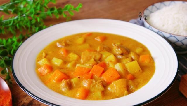 Order C7 Curry Chicken food online from Double Dragon Restaurant store, Antioch on bringmethat.com