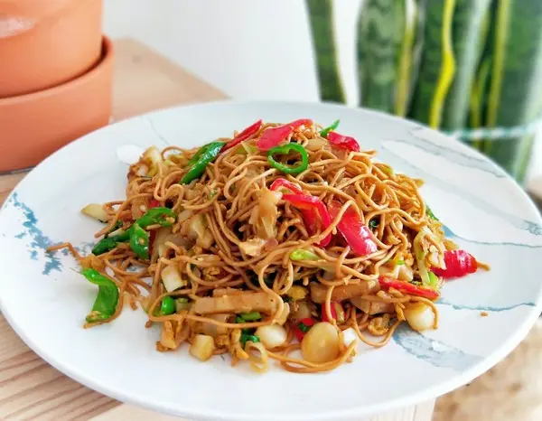 Order M1 Veg C Mein food online from Double Dragon Restaurant store, Antioch on bringmethat.com